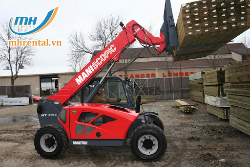 Xe nâng đa năng thuận tiện cho những công việc ngoài trời
