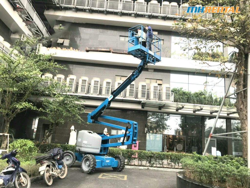 Xe nâng người lắp đặt điều hòa