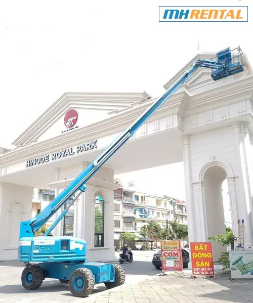 Cho thuê xe nâng người vệ sinh cổng chào tại hoài đức hà nội
