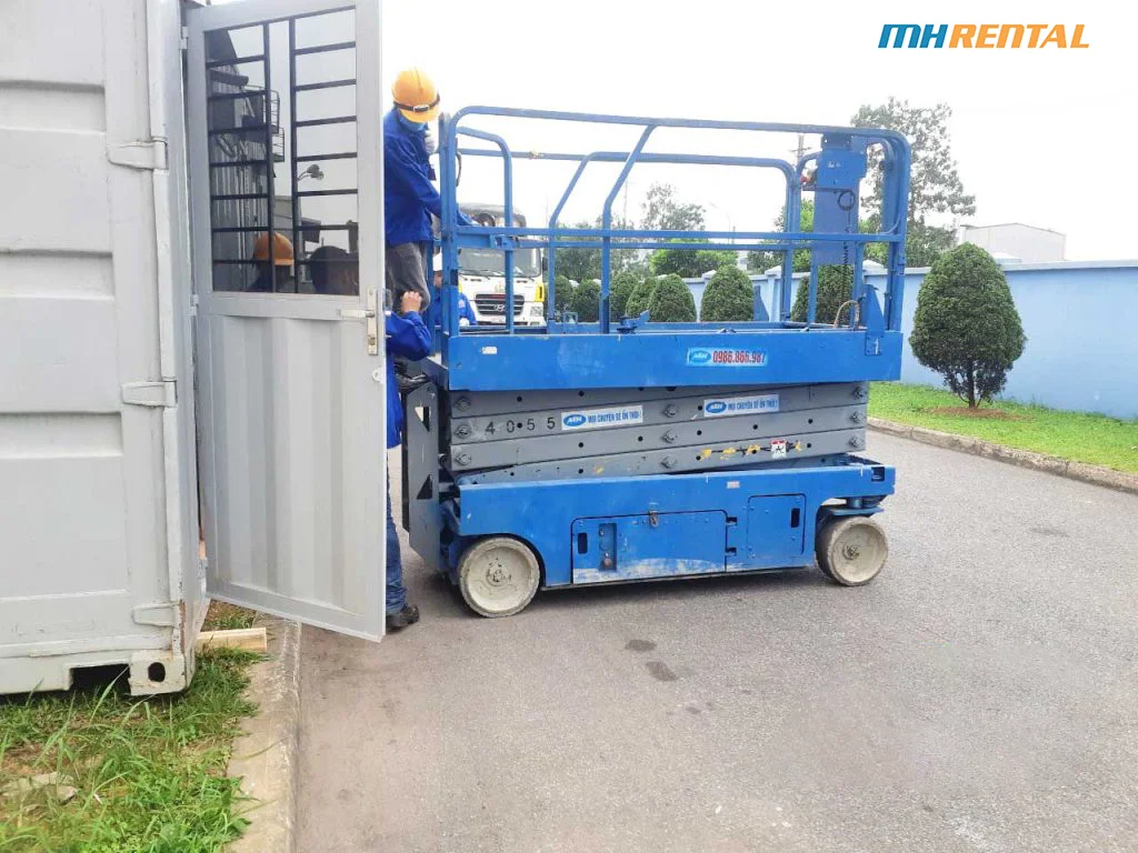 Cho thuê xe nâng người ở KCN Đông Nam - Tp.HCM