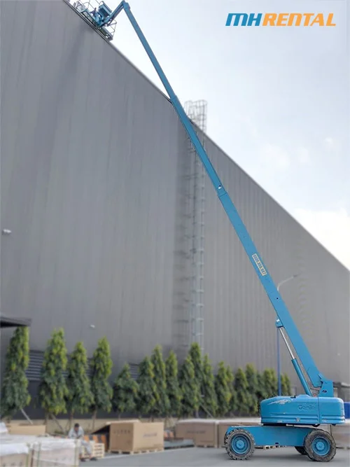 Xe boom lift 28m làm việc
