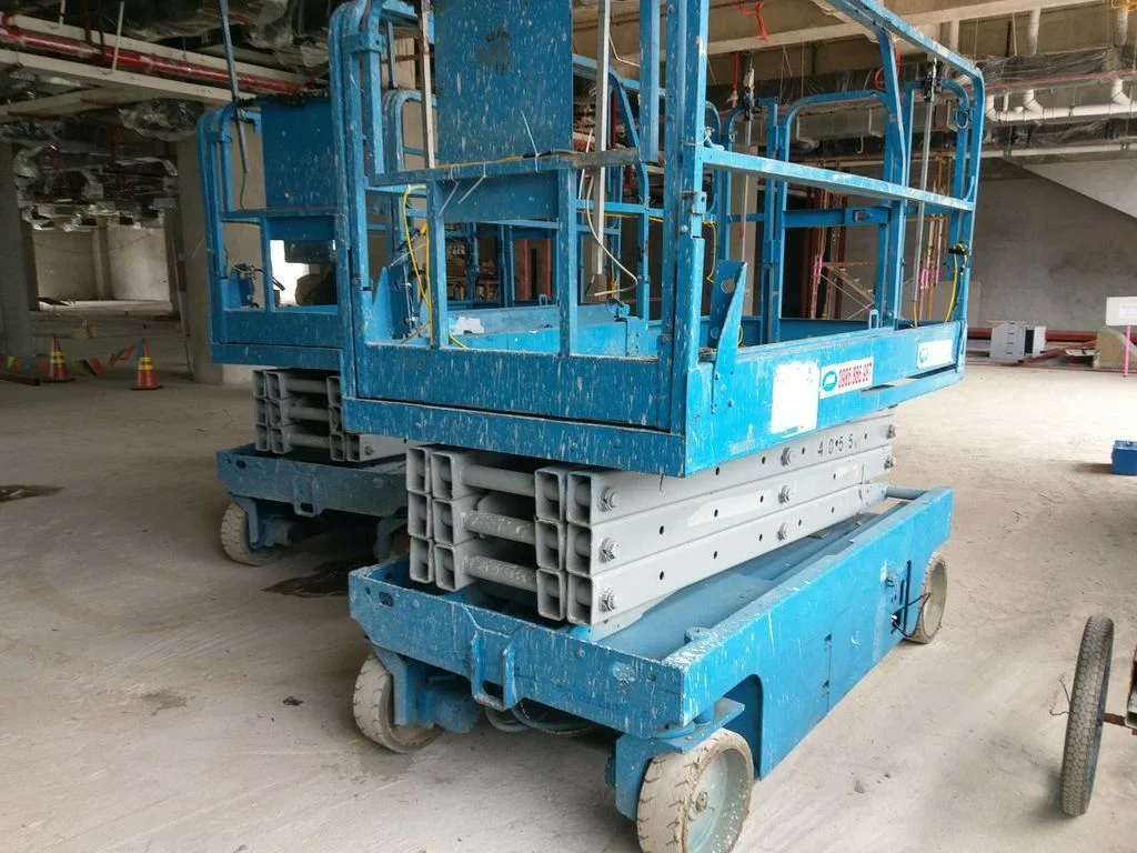 xe nâng người 10m thi công nhà máy meiko