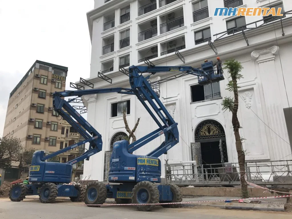 Cho thuê xe nâng người thi công tòa nhà Mỹ Đình Pearl