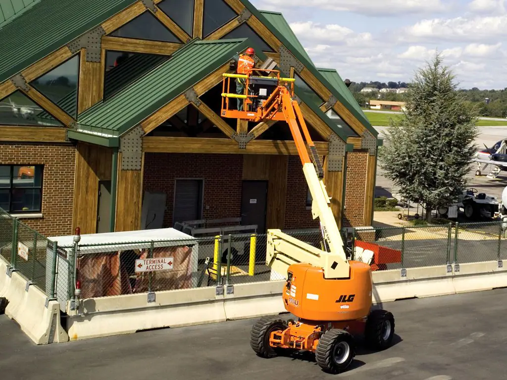 Xe nâng người 740AJ