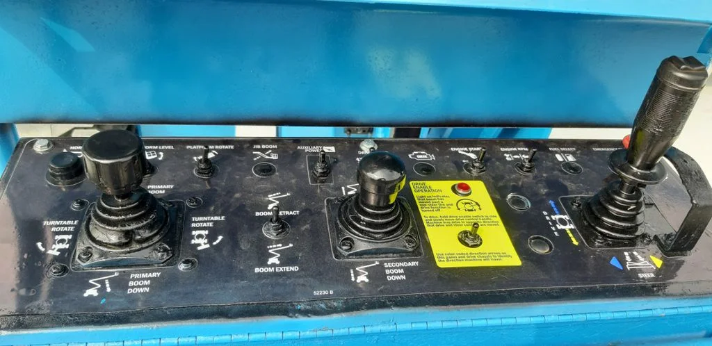 Xe nâng người Z45/25J