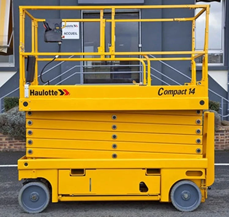 Xe nâng người compact 14