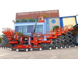 Xe nâng người 14m làm việc