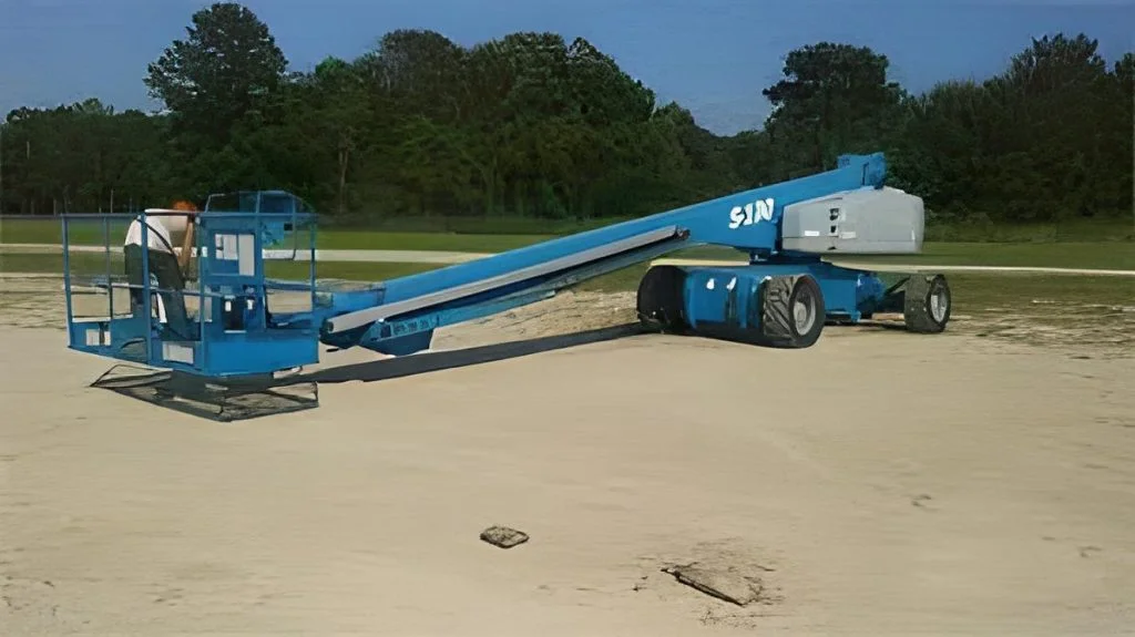 xe nâng người 30m làm việc
