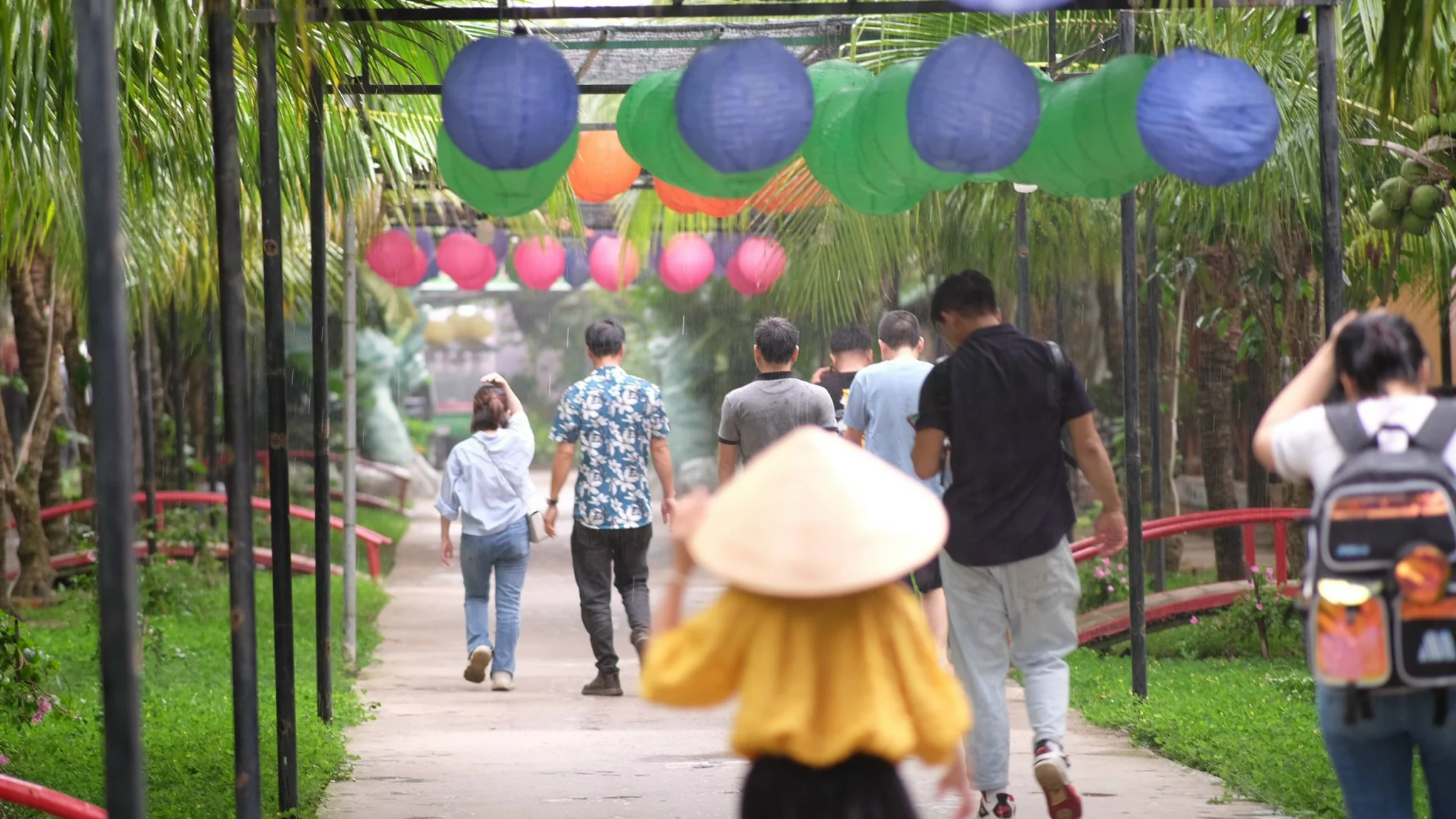 Khám phá văn hoá tại làng du lịch Mỹ Khánh.