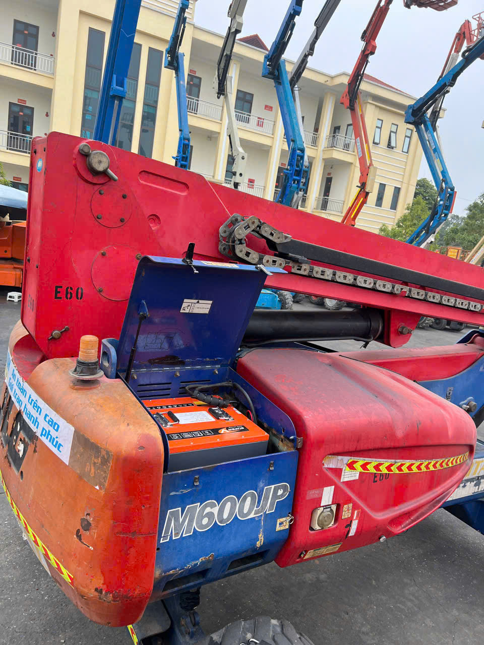 Pin lithium SuperV cho xe nâng người boom lift