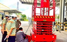 MH Rental Bán Xe Nâng Người LGMG S1413 Cho Nhà Máy Feedmill Tại Long An