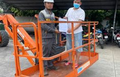 Bàn giao xe nâng người boomlift JLG 600AJ cho Công ty Giấy Minh Hưng
