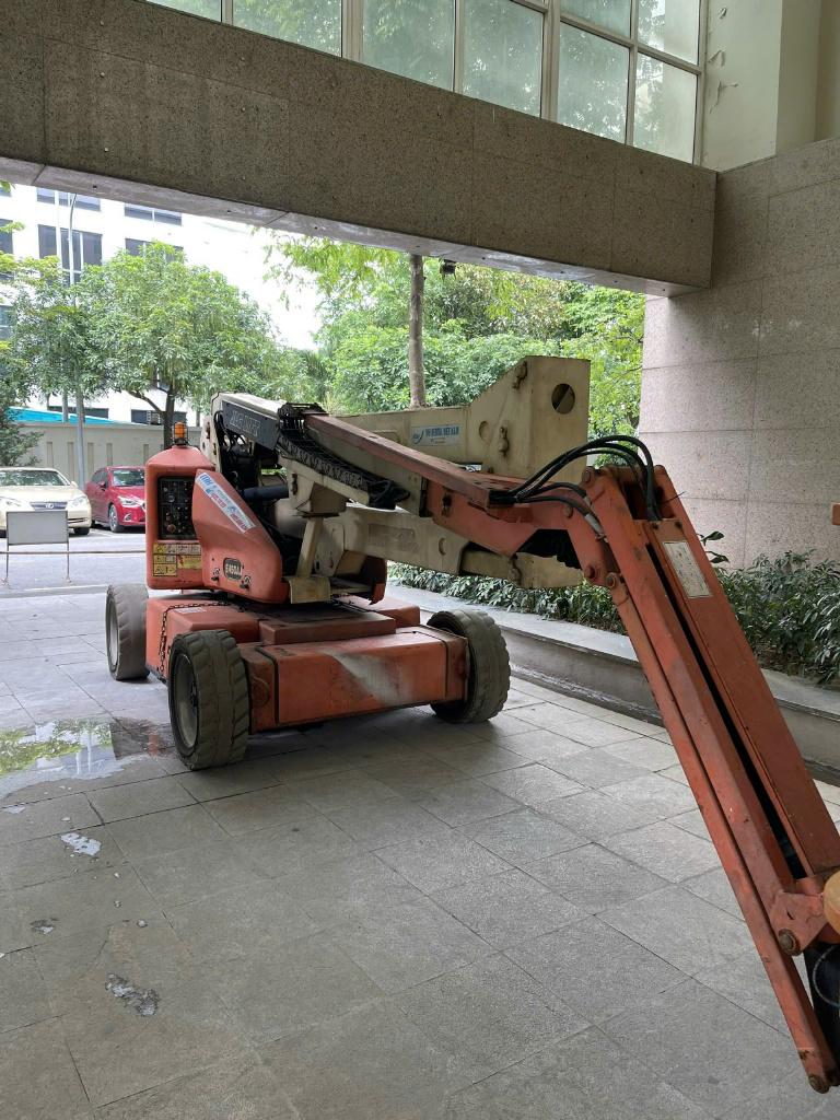 Xe boom với cần gấp tại khu vực Tôn Thất Thuyết, Hà Nội