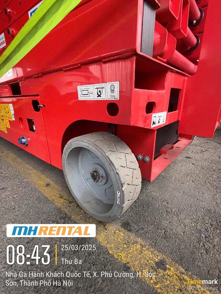 Chi tiết bánh xe và thân xe S1413-1 tại Nội Bài ngày 25/03/2025