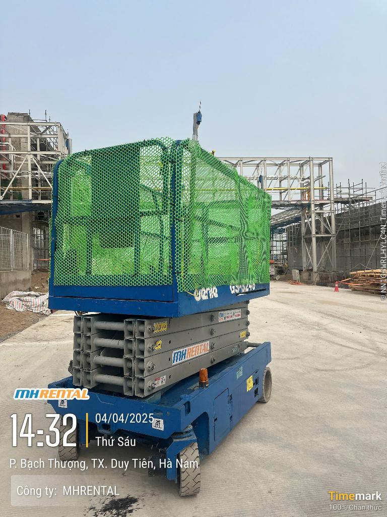 Xe cắt kéo màu xanh nhìn chéo tại Bạch Thượng cũ, Ninh Bình