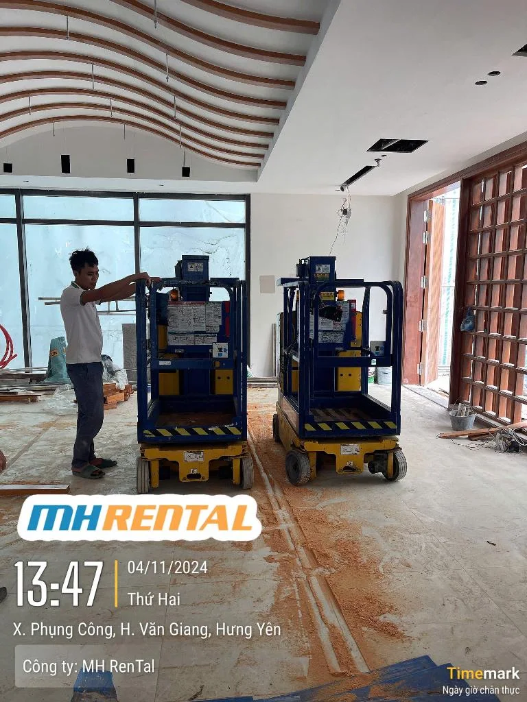 Hai xe Genie GRC12 bàn giao cho Home Group tại Ecopark ngày 04/11/2024