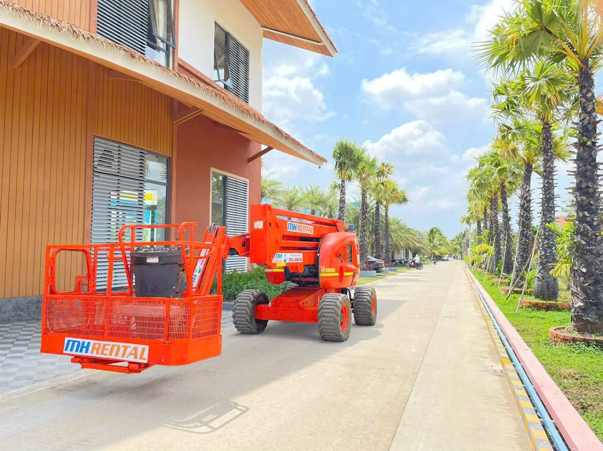 Xe nâng người boom lift JLG 450AJ trong hồ sơ bàn giao Cảnh Quan Xanh tại Phan Thiết