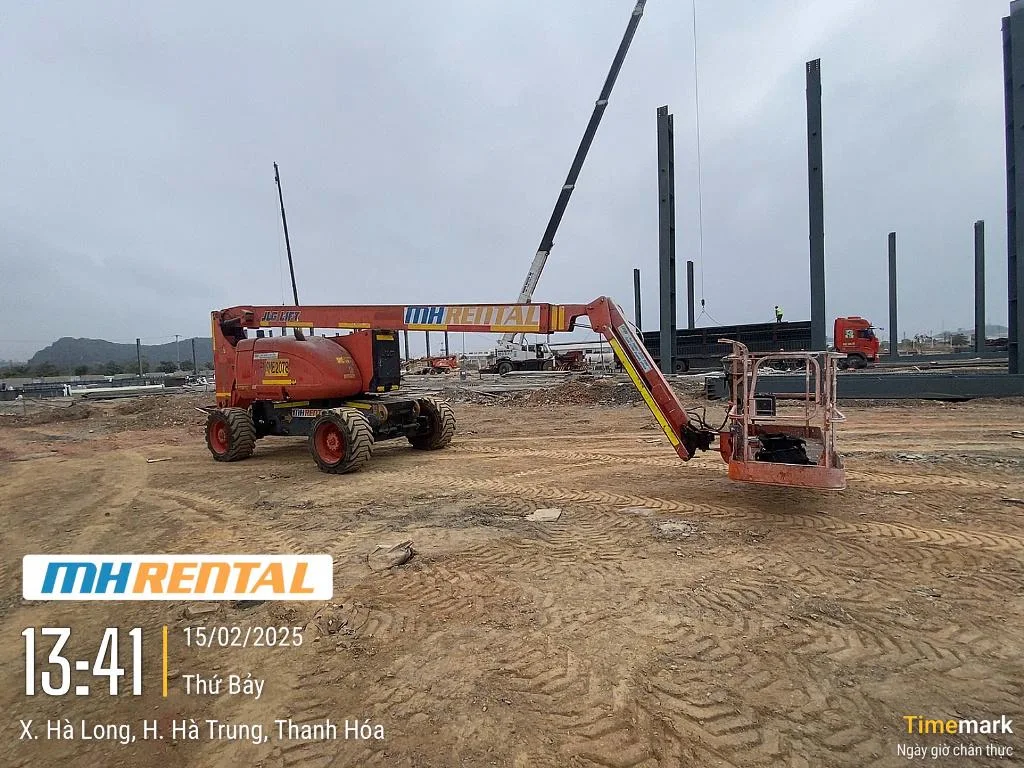 Xe nâng người JLG 800AJ tại công trình bàn giao cho Thành Tín ở Thanh Hóa
