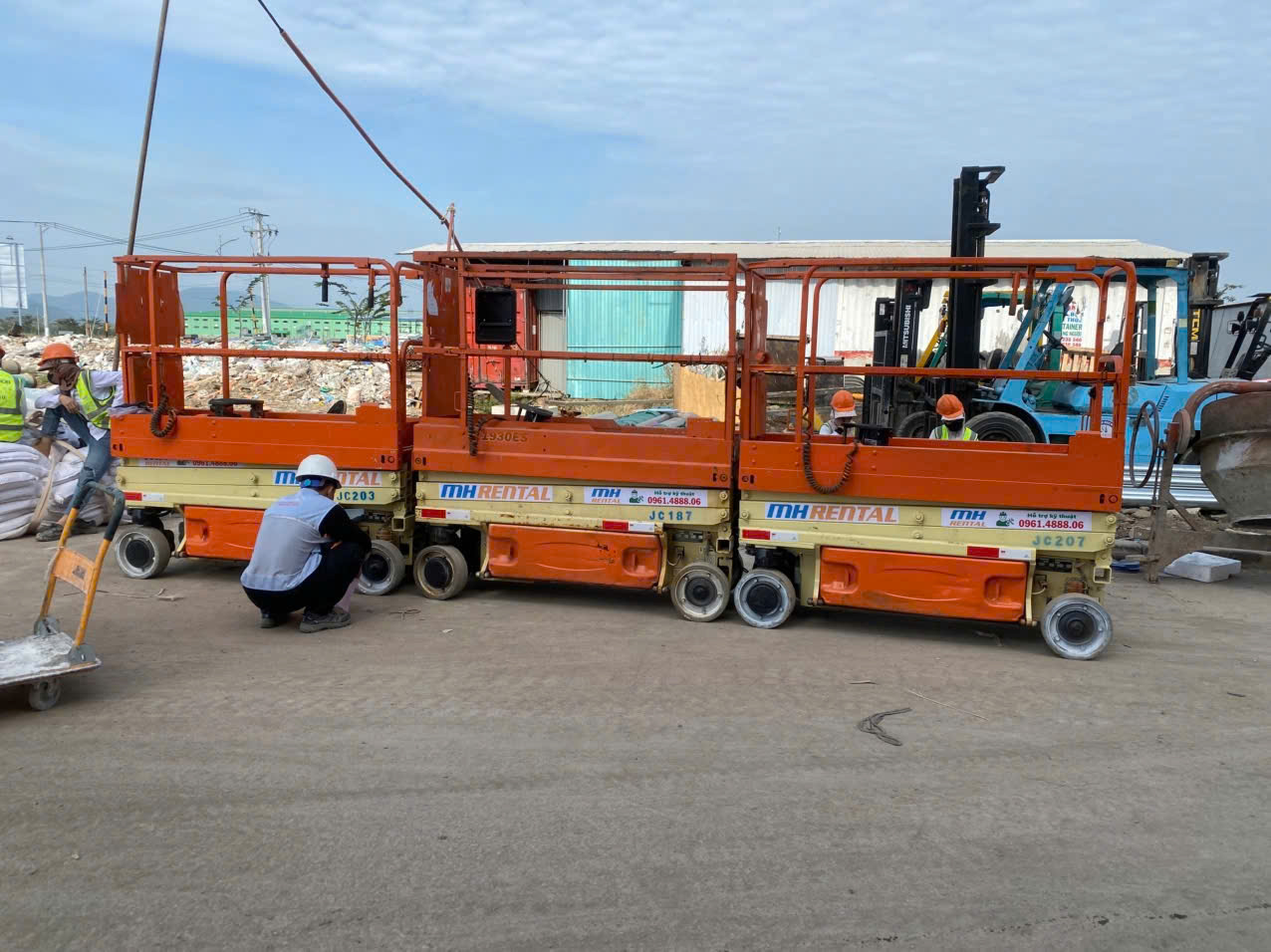 Xe cắt kéo MH Rental tại khu vực giao nhận KCN Châu Đức