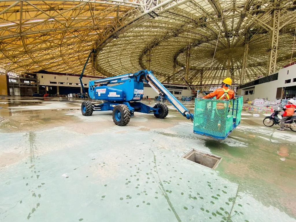 Xe Genie Z-135/70 tại công trình trong hồ sơ giao Đại Dũng, Cổ Loa