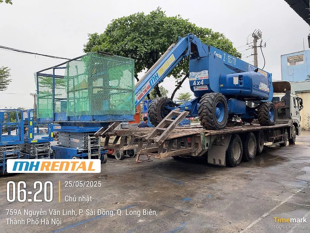 Genie Z-135/70 trên xe vận chuyển tại Long Biên ngày 25/05/2025 trước khi giao
