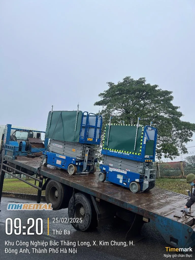 Xe GS3246 và GS1932 trên xe vận chuyển tại KCN Bắc Thăng Long trong hồ sơ MEDA