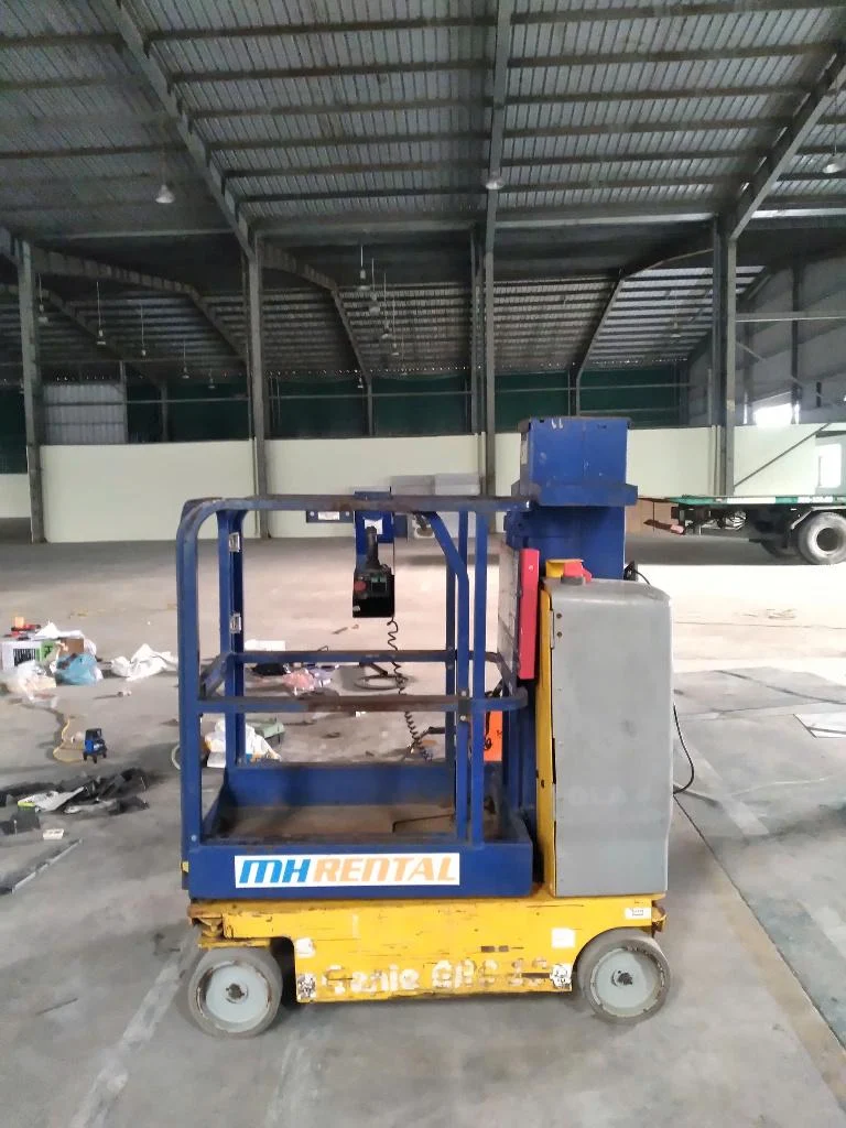 Góc bên xe Genie GRC-12 trong nhà xưởng tại Hà Bình Phương, Hà Nội