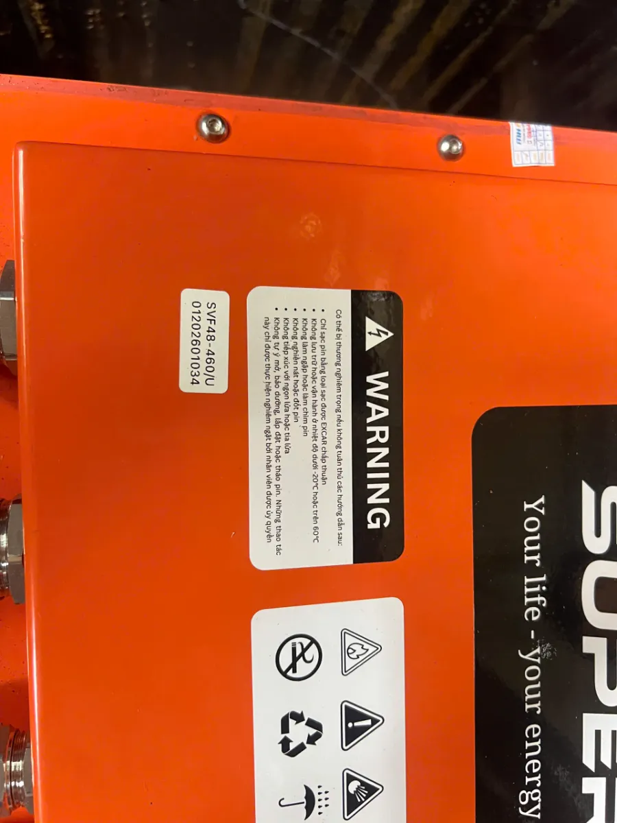Vỏ pin lithium SuperV có nhãn thông số và cảnh báo an toàn