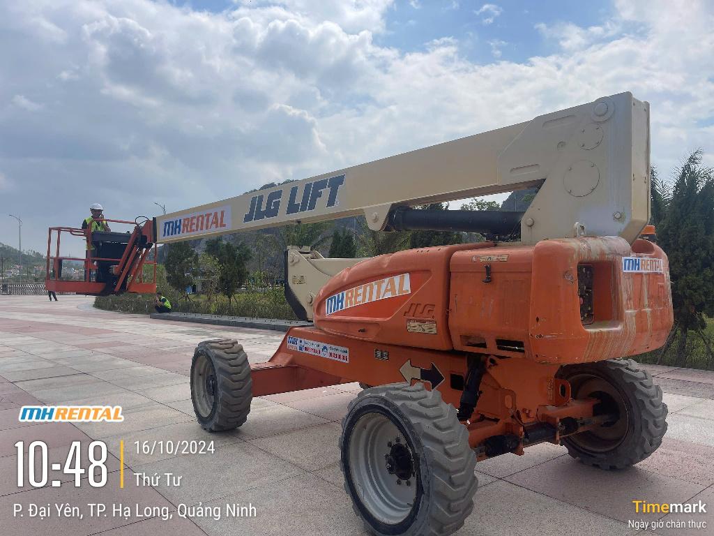 Xe boom nhìn chéo từ phía sau tại Đại Yên, Quảng Ninh