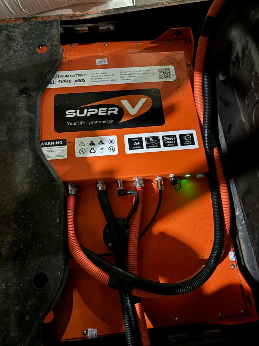 Pin lithium SuperV 48V lắp trên xe nâng điện